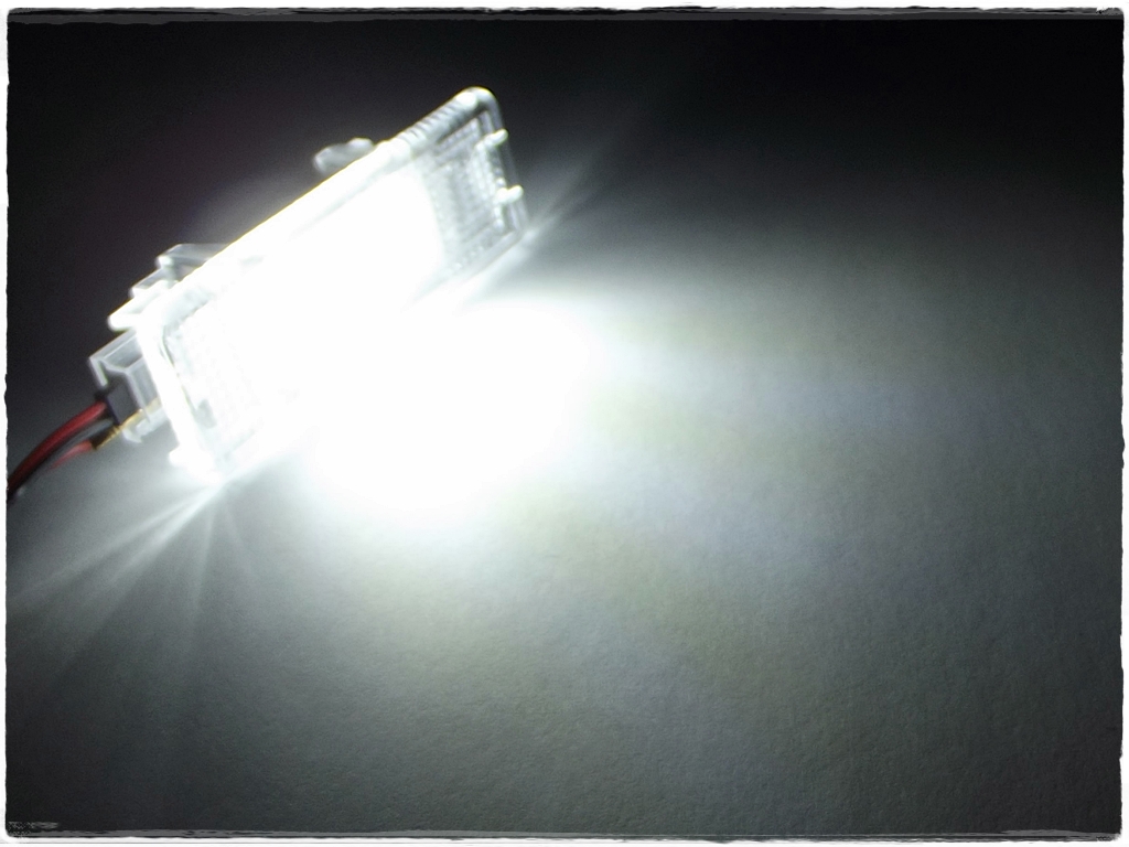 LED osvětlení prostoru nohou BMW Z8 E52 (1999-2003)