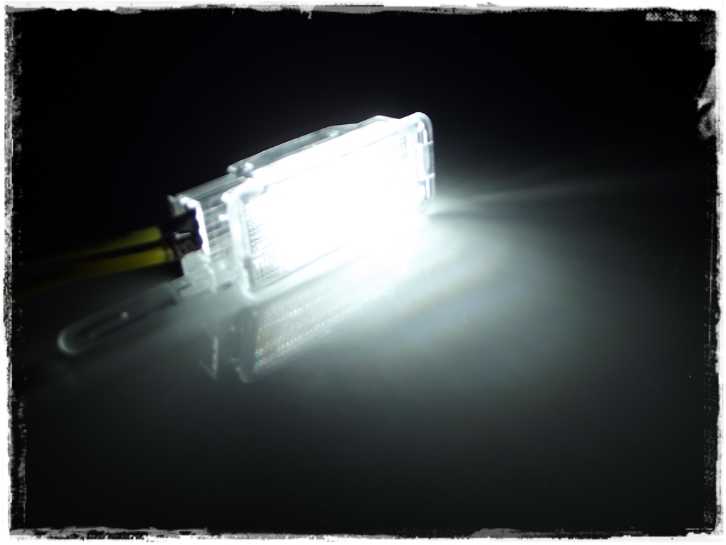 LED osvětlení schránky spolujezdce PEUGEOT 207 (2006-2012)